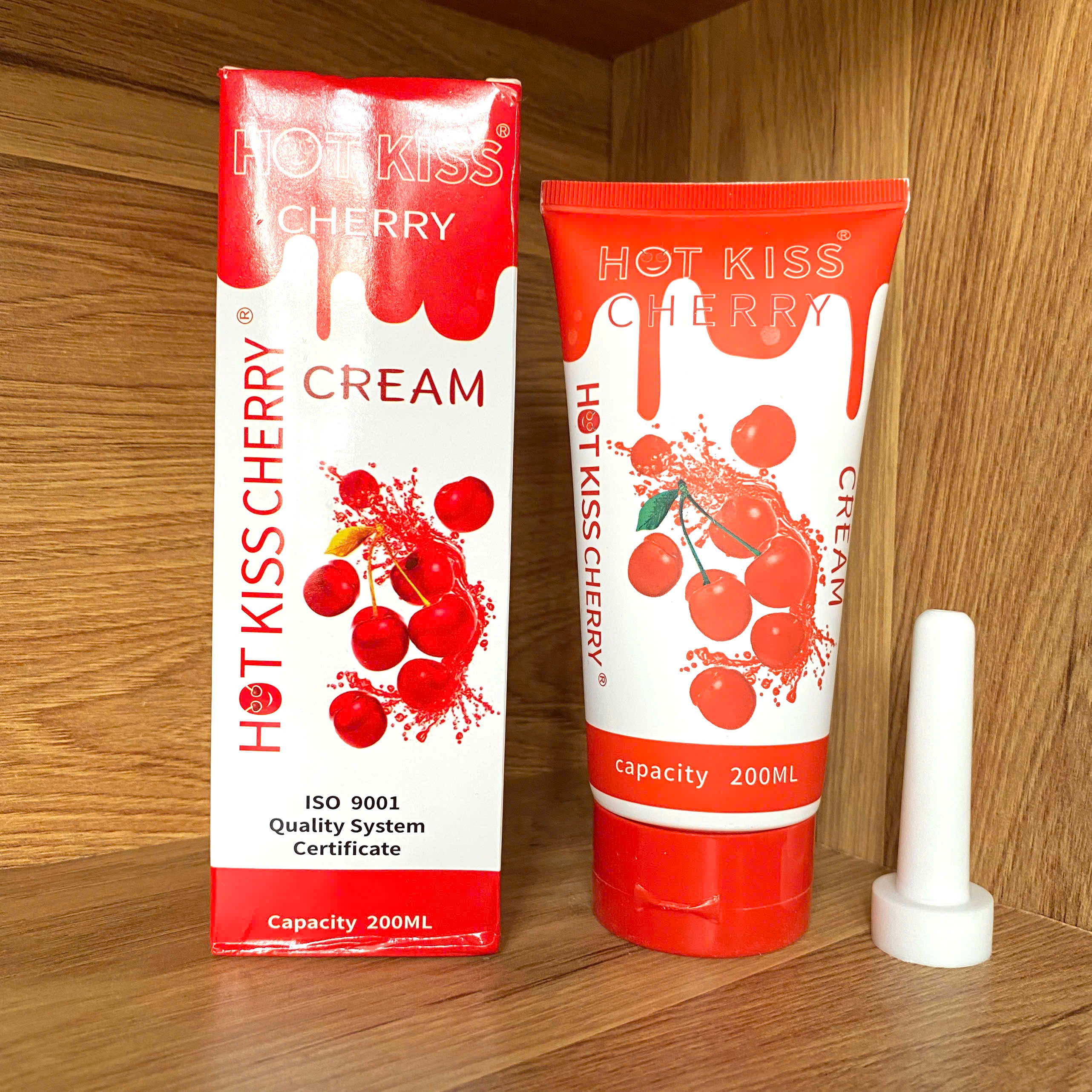 Phân phối Dung Dịch Gel Bôi Trơn Hương Cherry Hot Kiss Dung tích 200ml Dùng Bao Đã - Nơi Bán Gel bôi giá sỉ Phân phối Dung Dịch Gel Bôi Trơn Hương Cherry Hot Kiss Dung tích 200ml Dùng Bao Đã - Nơi Bán Gel bôi giá sỉ