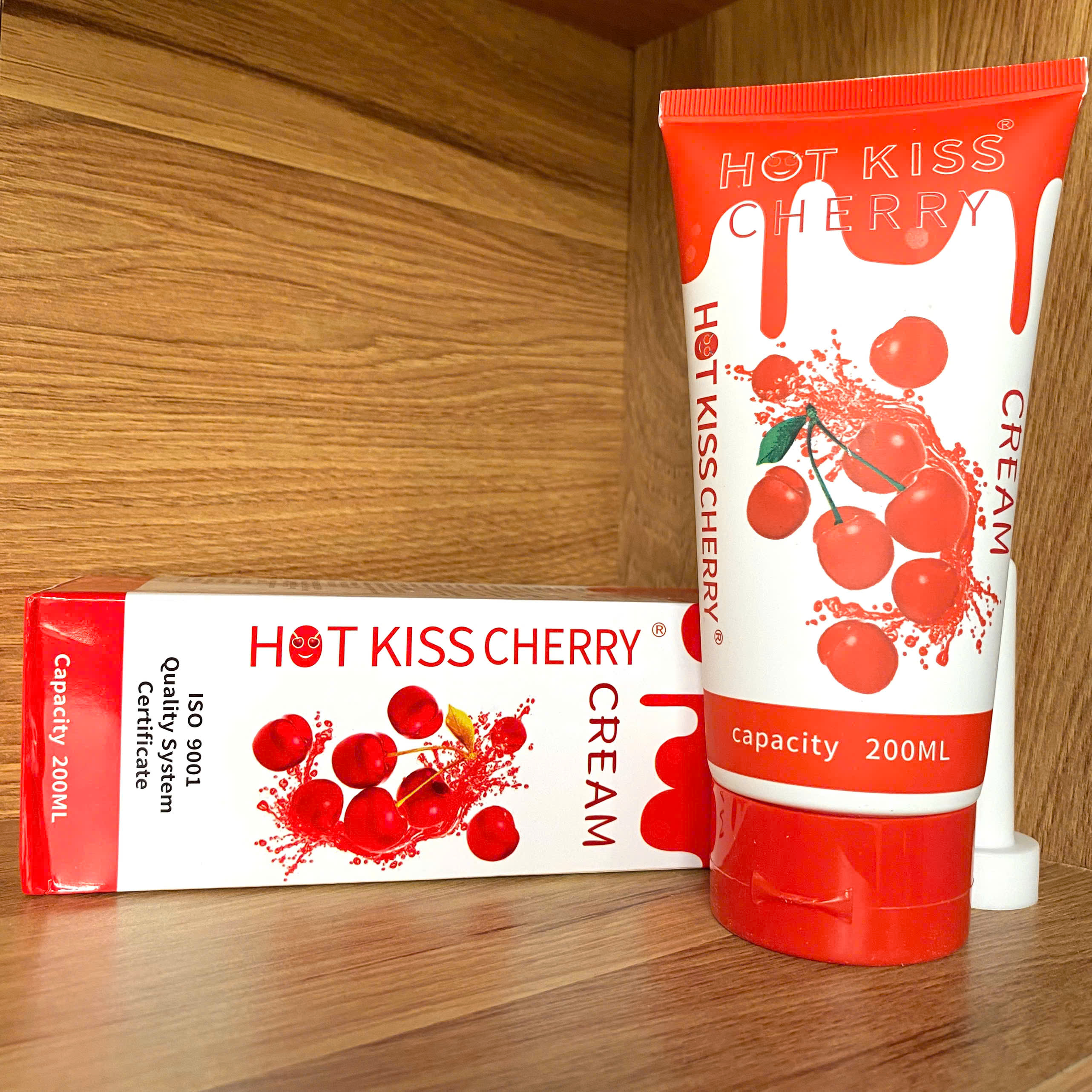 Phân phối Dung Dịch Gel Bôi Trơn Hương Cherry Hot Kiss Dung tích 200ml Dùng Bao Đã - Nơi Bán Gel bôi giá sỉ Phân phối Dung Dịch Gel Bôi Trơn Hương Cherry Hot Kiss Dung tích 200ml Dùng Bao Đã - Nơi Bán Gel bôi giá sỉ
