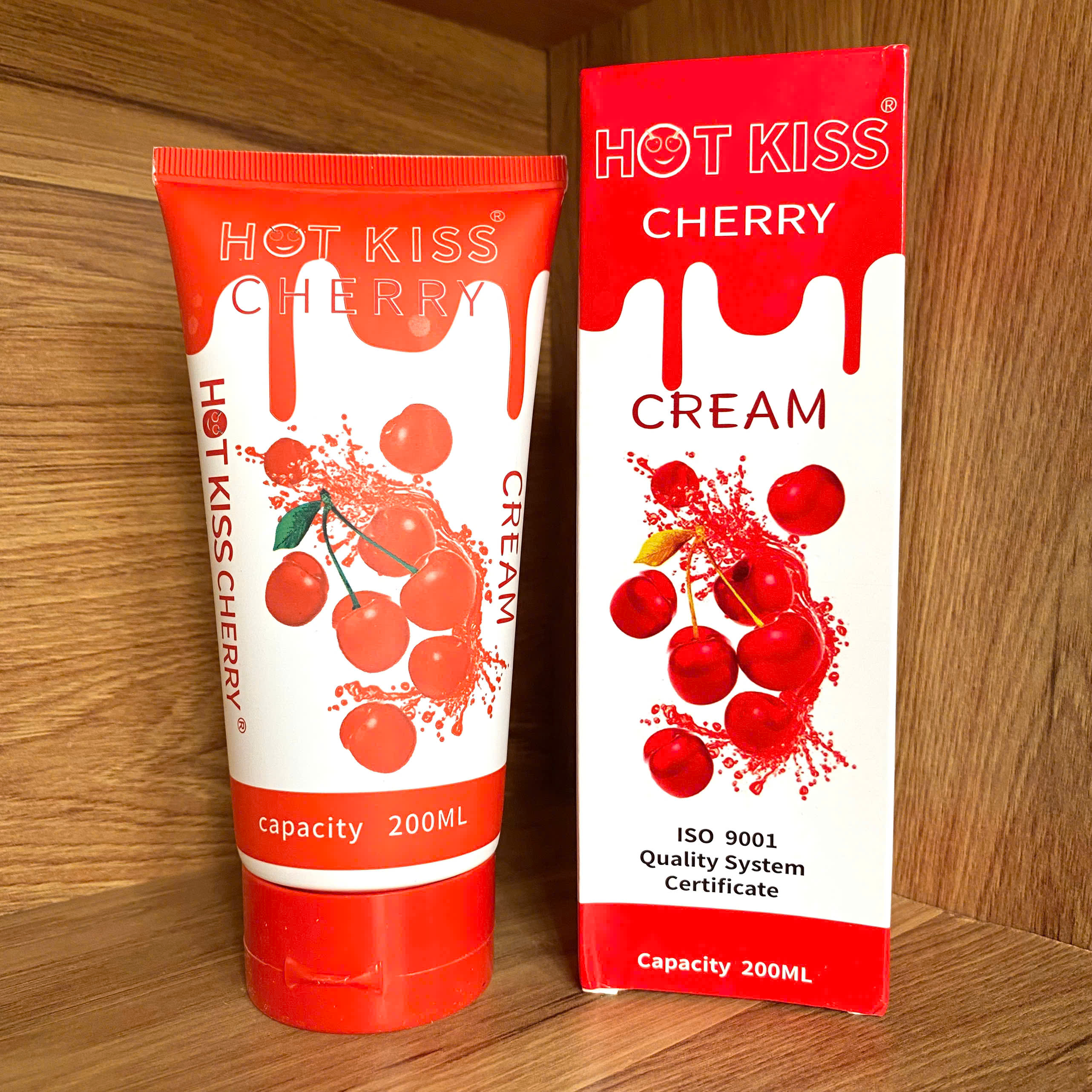 Phân phối Dung Dịch Gel Bôi Trơn Hương Cherry Hot Kiss Dung tích 200ml Dùng Bao Đã - Nơi Bán Gel bôi giá sỉ Phân phối Dung Dịch Gel Bôi Trơn Hương Cherry Hot Kiss Dung tích 200ml Dùng Bao Đã - Nơi Bán Gel bôi giá sỉ