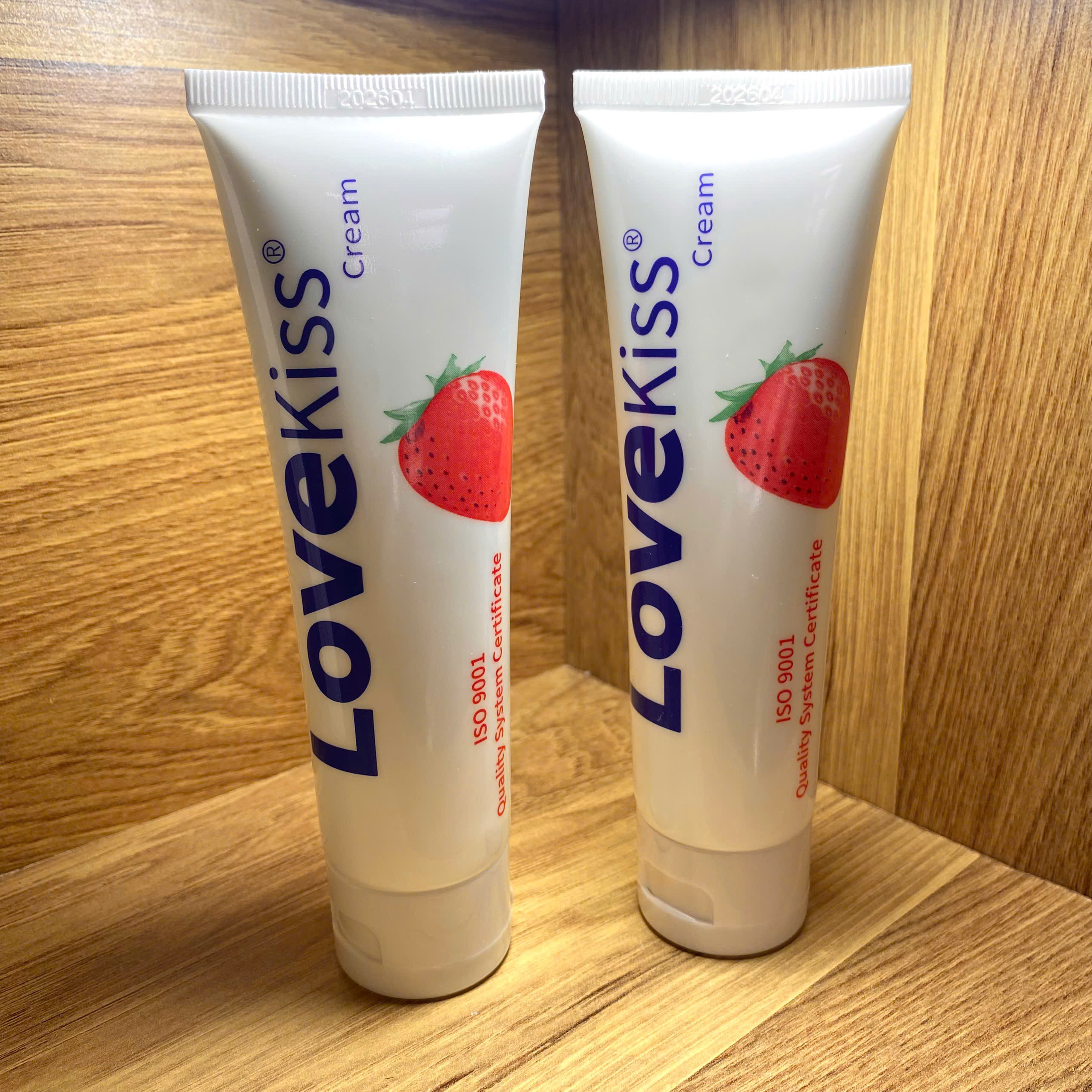 Cung cấp Gel Bôi Trơn Love Kiss Hương Dâu Cao Cấp _ Chai 100ml cao cấp