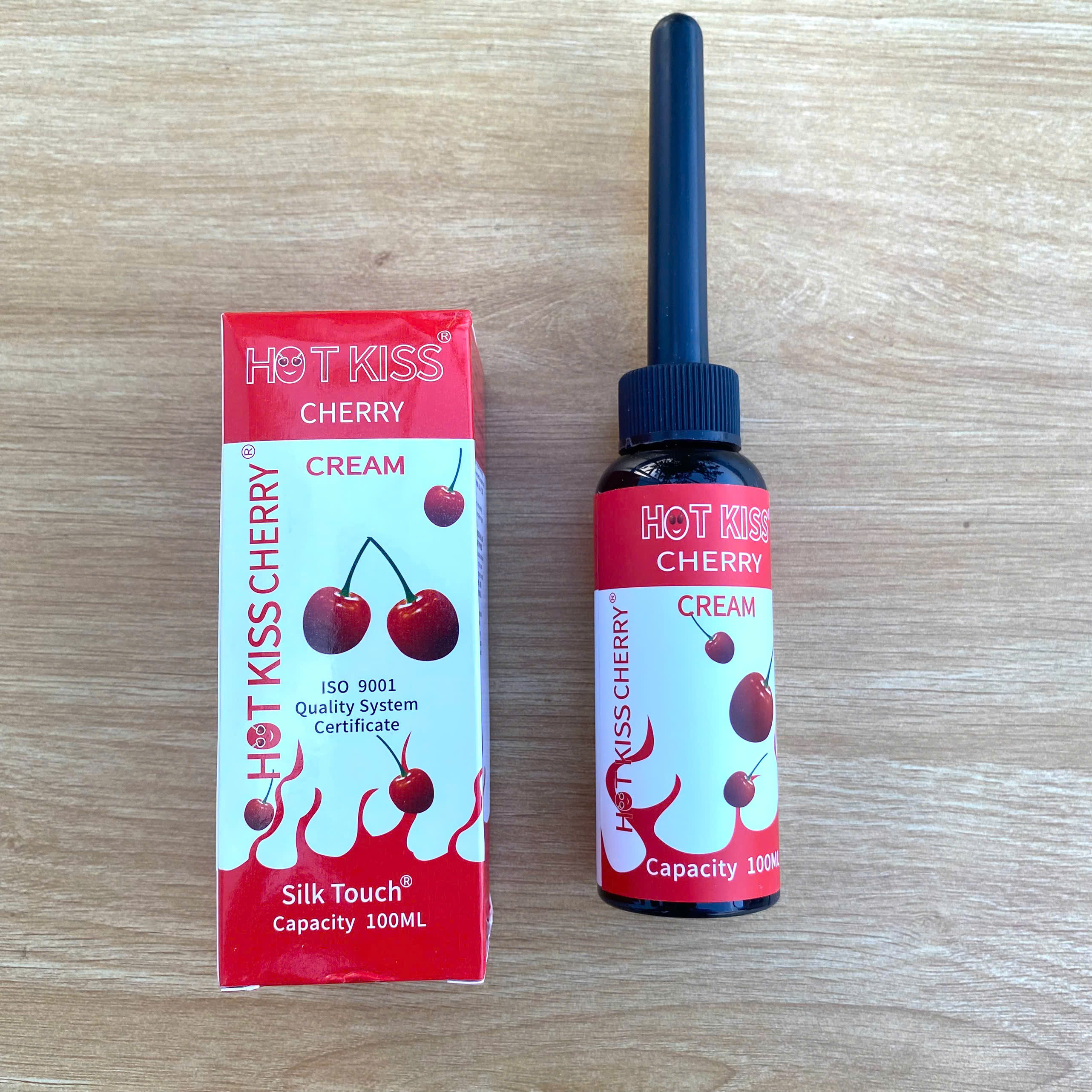 Gel bôi trơn dưỡng ẩm hương cherry Hot Kiss Cherry 100ml Silk Touch