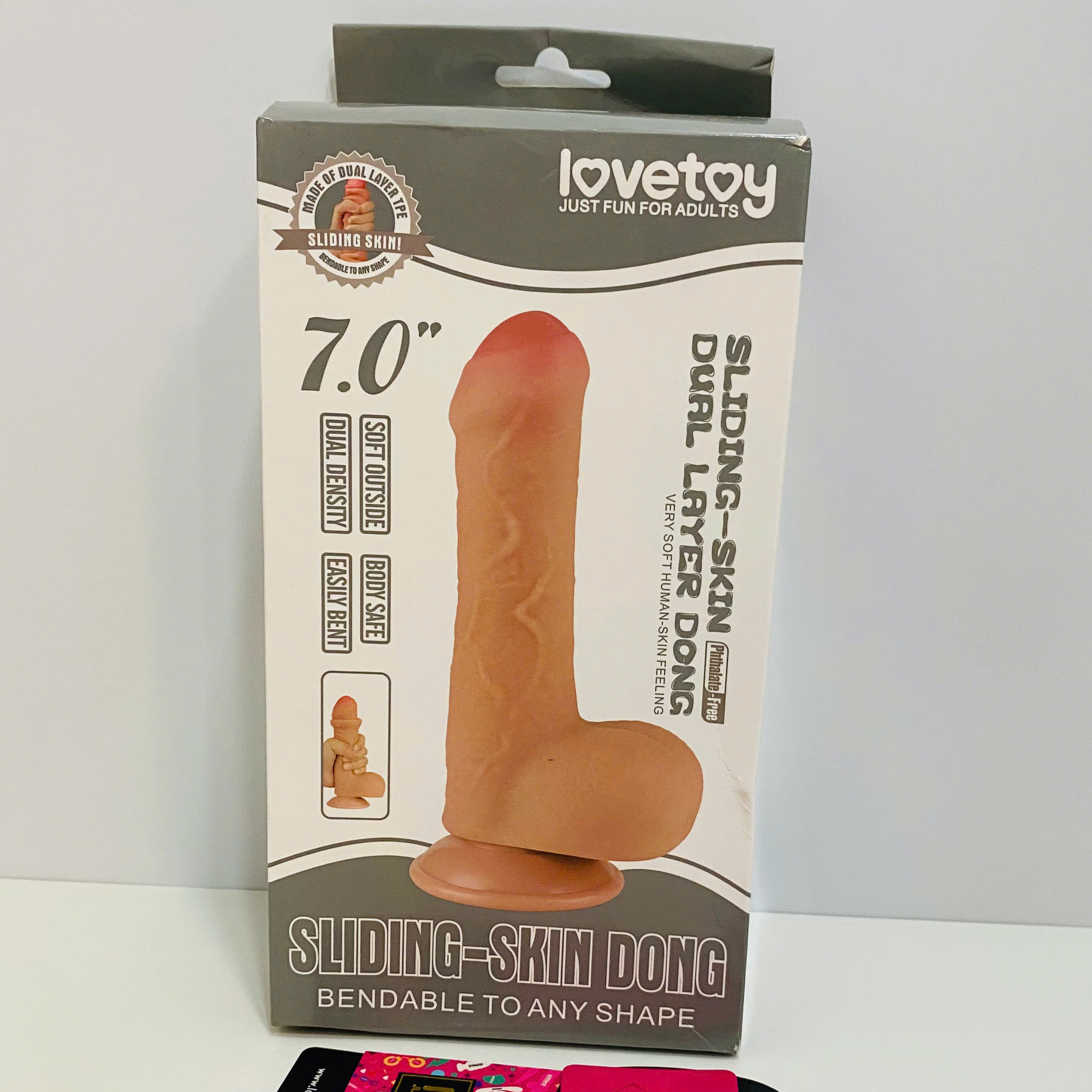 Bỏ Sỉ Dương Vật Giả Hít Tường Có Bìu 7.0 Inch – Đầu Nấm Khấc Rõ, Silicon Mềm Mại Như Thật