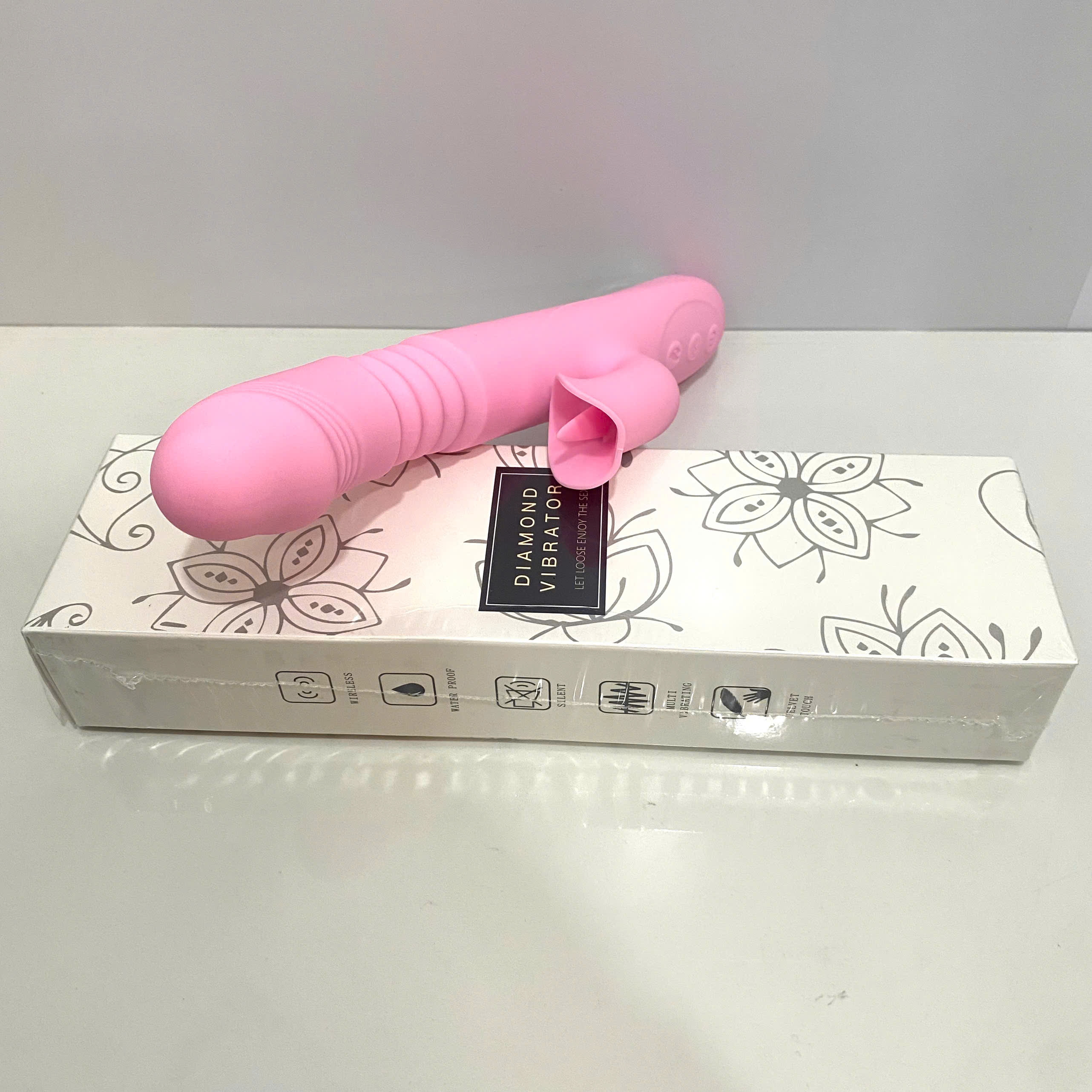 Dương Vật Giả Rung Ngoái 7 Chế Độ – Tỏa Nhiệt Sưởi Ấm, Kèm Lưỡi Liếm Cho Nữ Cực Phê